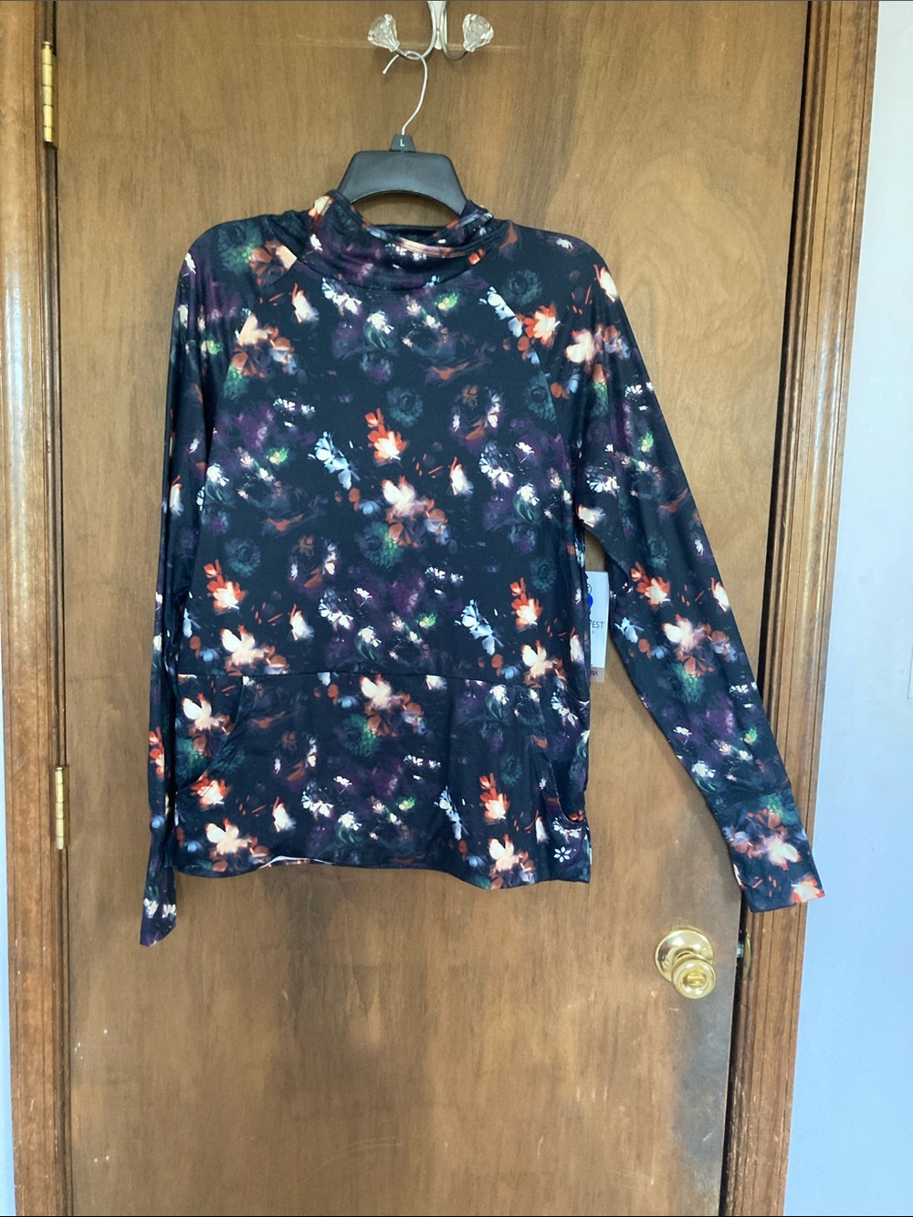 Nine West active floral print long sleeve top With stretch soft to touch size M